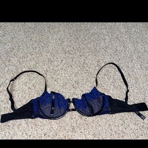🔥Victoria’s Secret lace bra size 34D